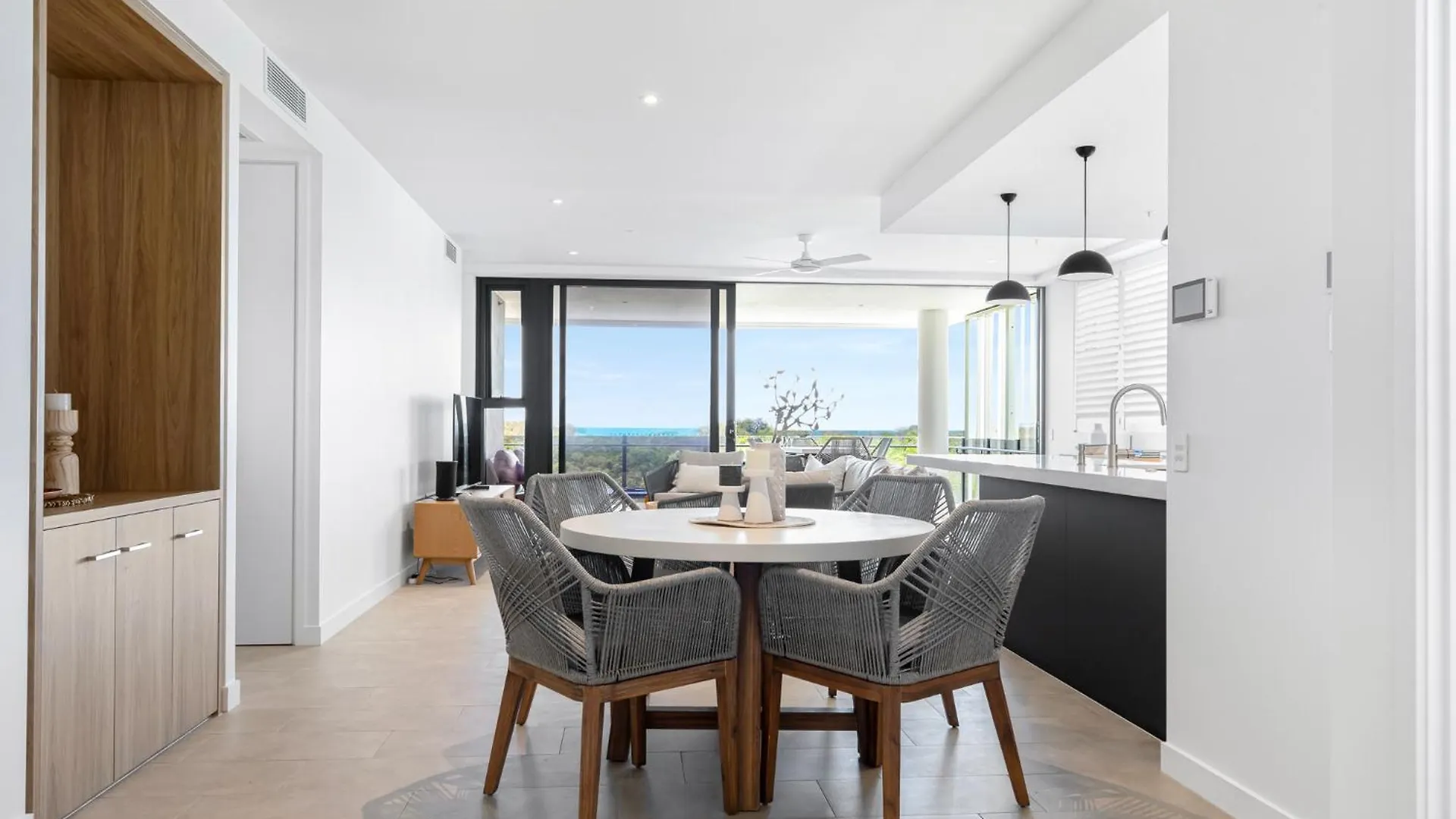 Seanna Residences Bokarina Beach Palmview Hotel