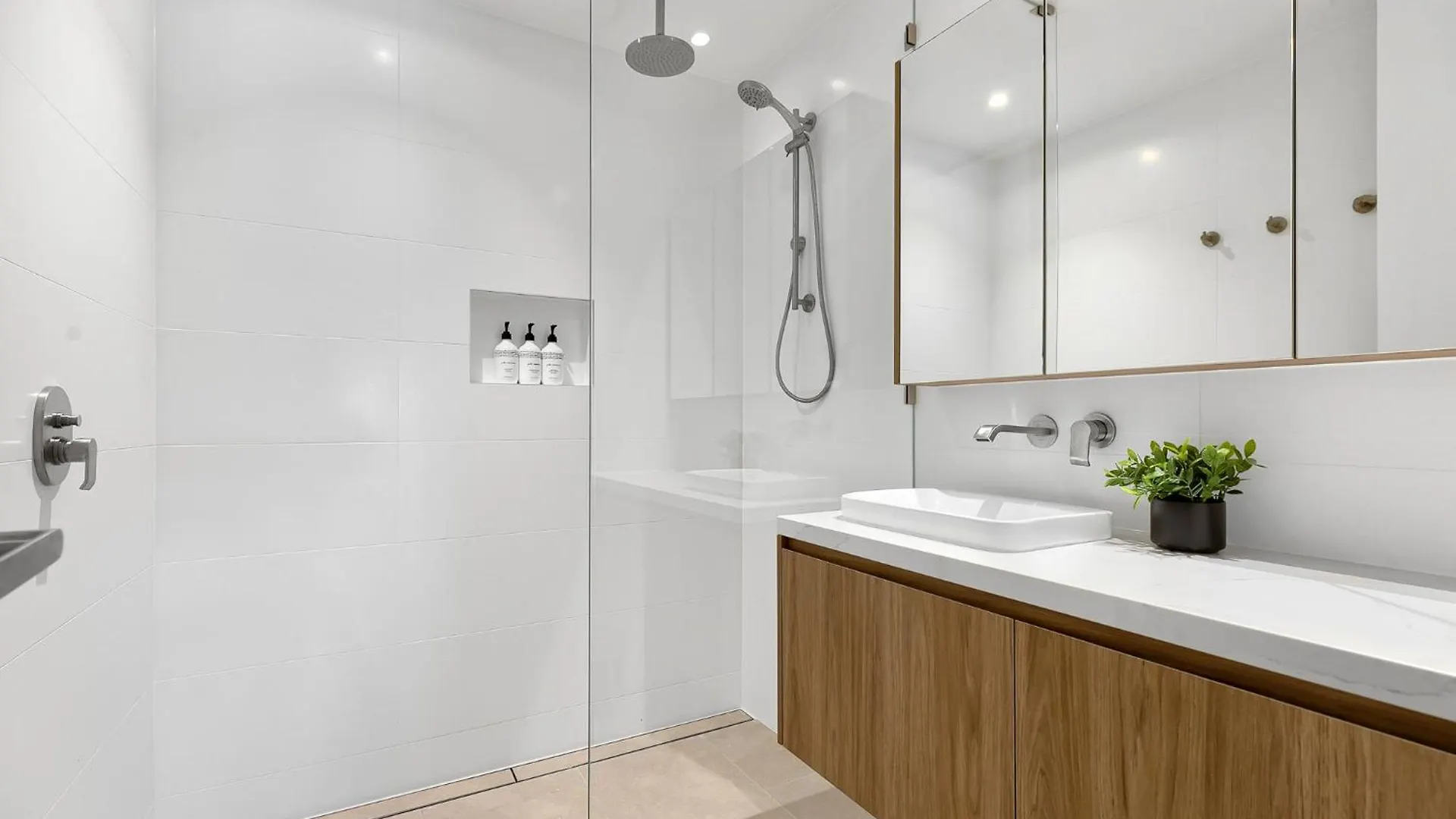 Hotel Seanna Residences Bokarina Beach Palmview Australia